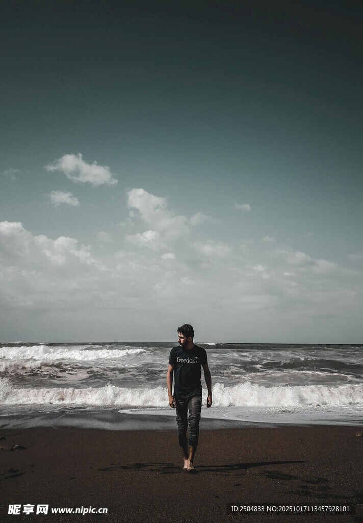 海边独行者的静谧时刻