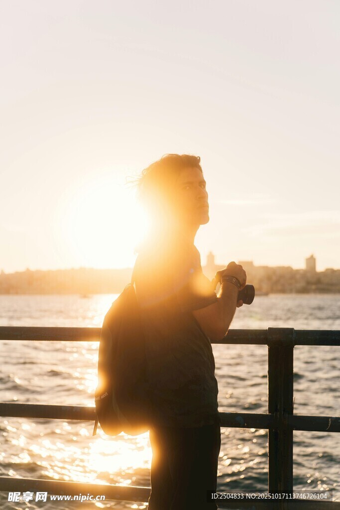 夕阳下的独行者