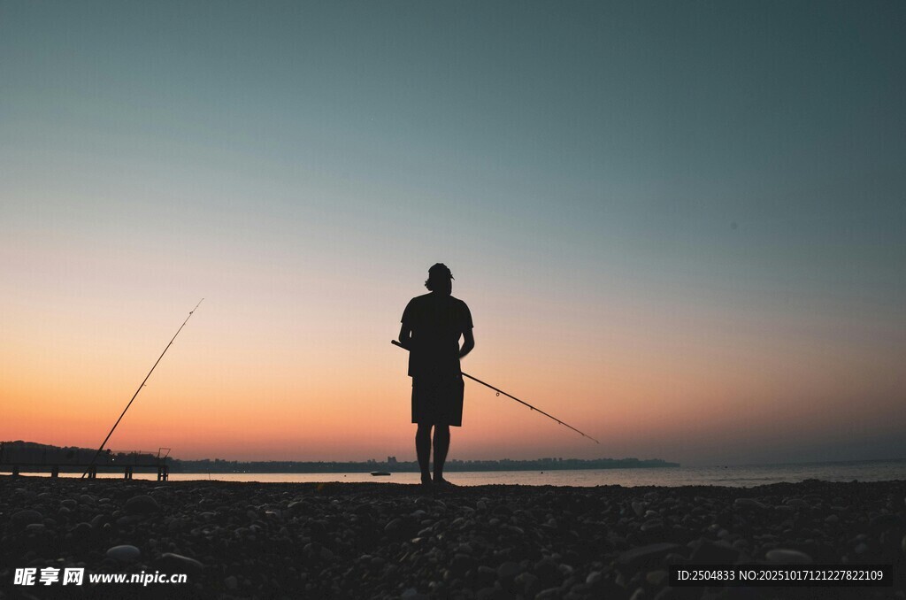 夕阳下的独钓者