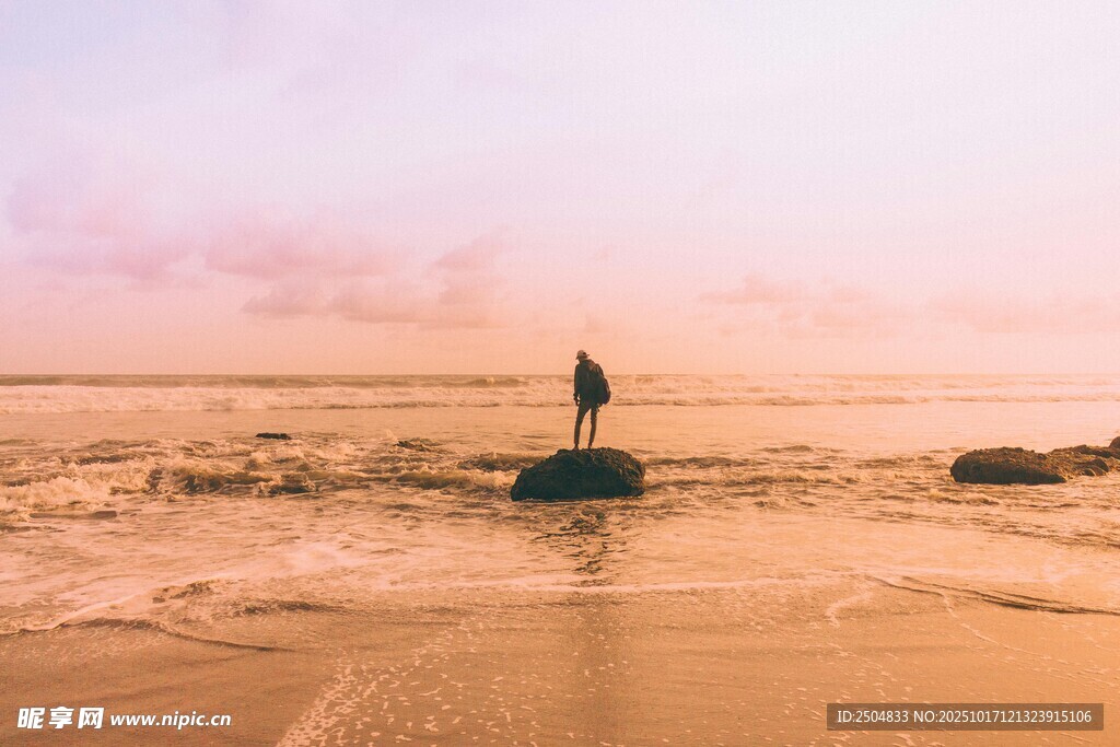 海边独行者 邂逅浪漫黄昏