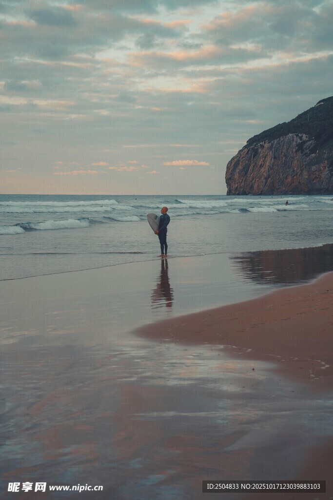 海边独行者的静谧时刻
