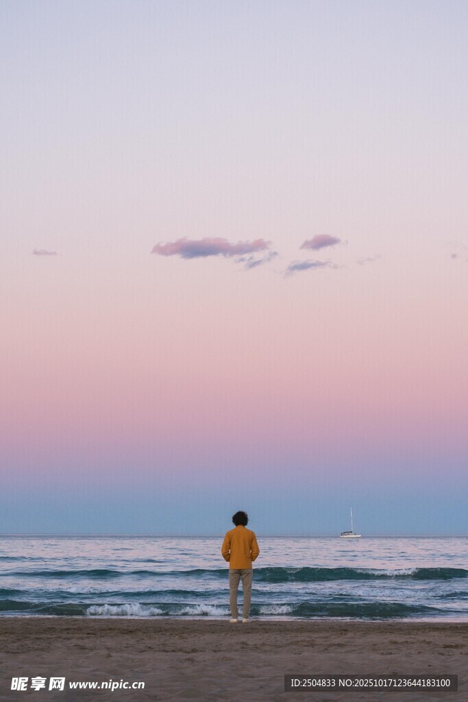 海边独行者的静谧时刻