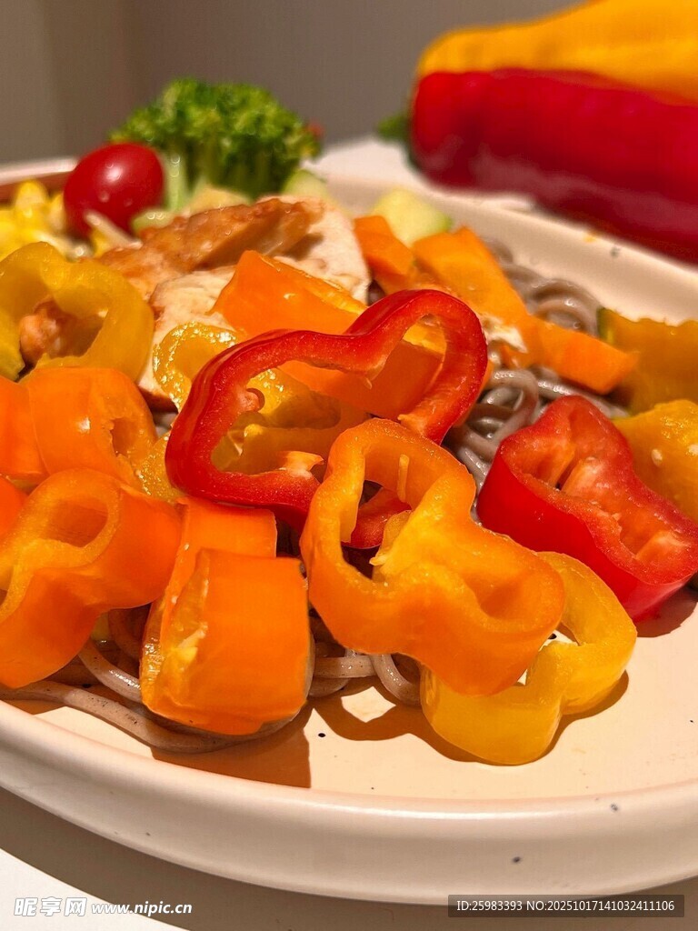 蔬菜拌面