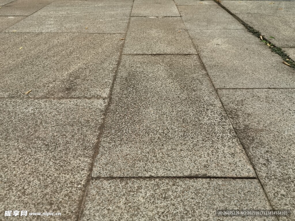 石板铺就的地面纹理