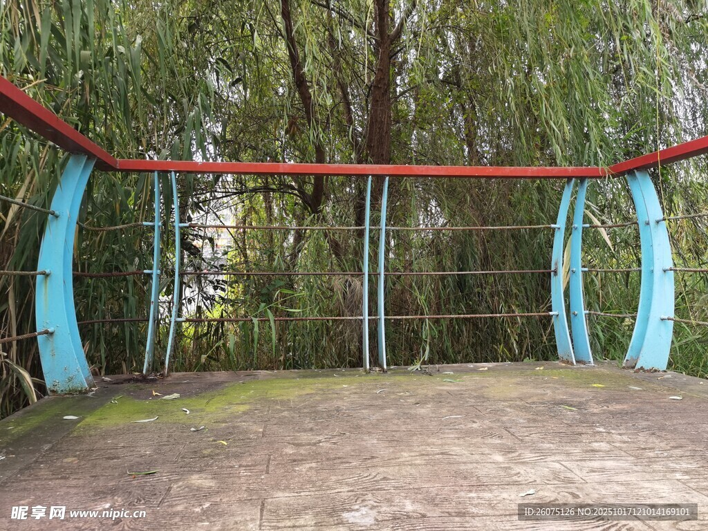 户外彩色框架运动场地