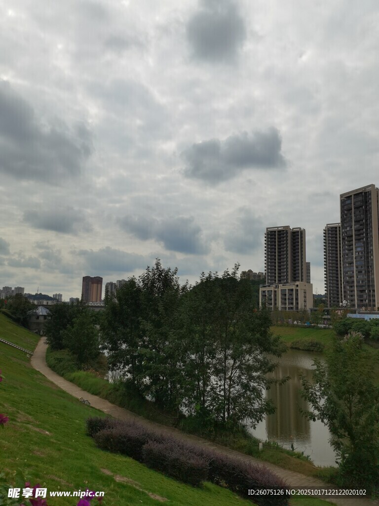 城市河畔风景