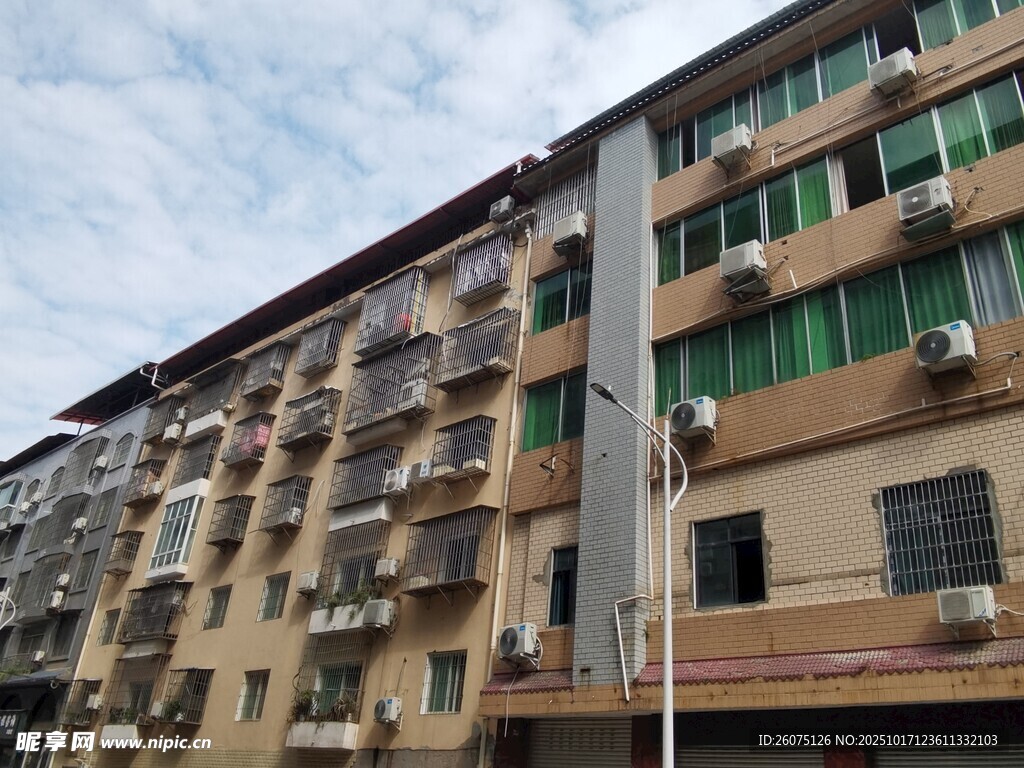 老旧居民楼外观景象
