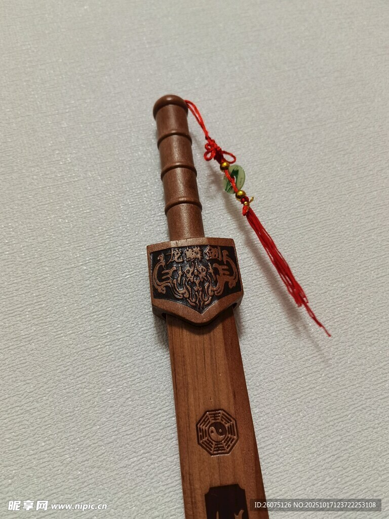 木质雕刻宝剑配饰