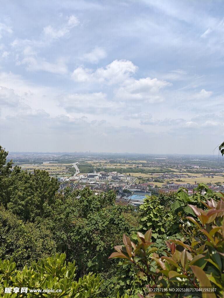 山顶俯瞰城市