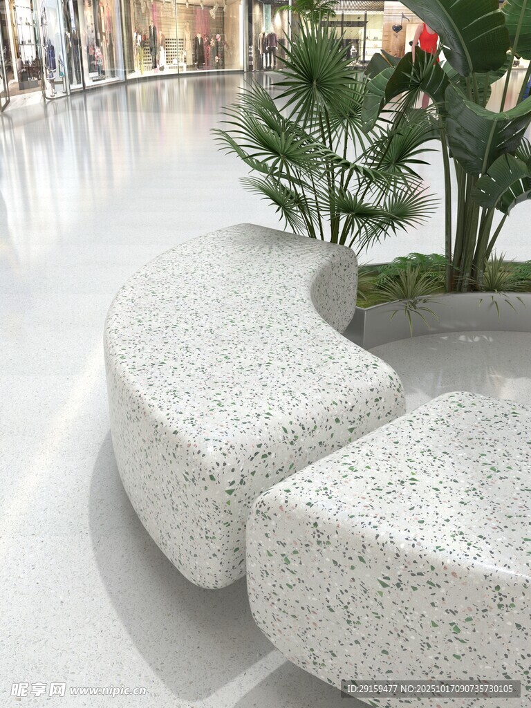 商场内别致的石质休息座椅