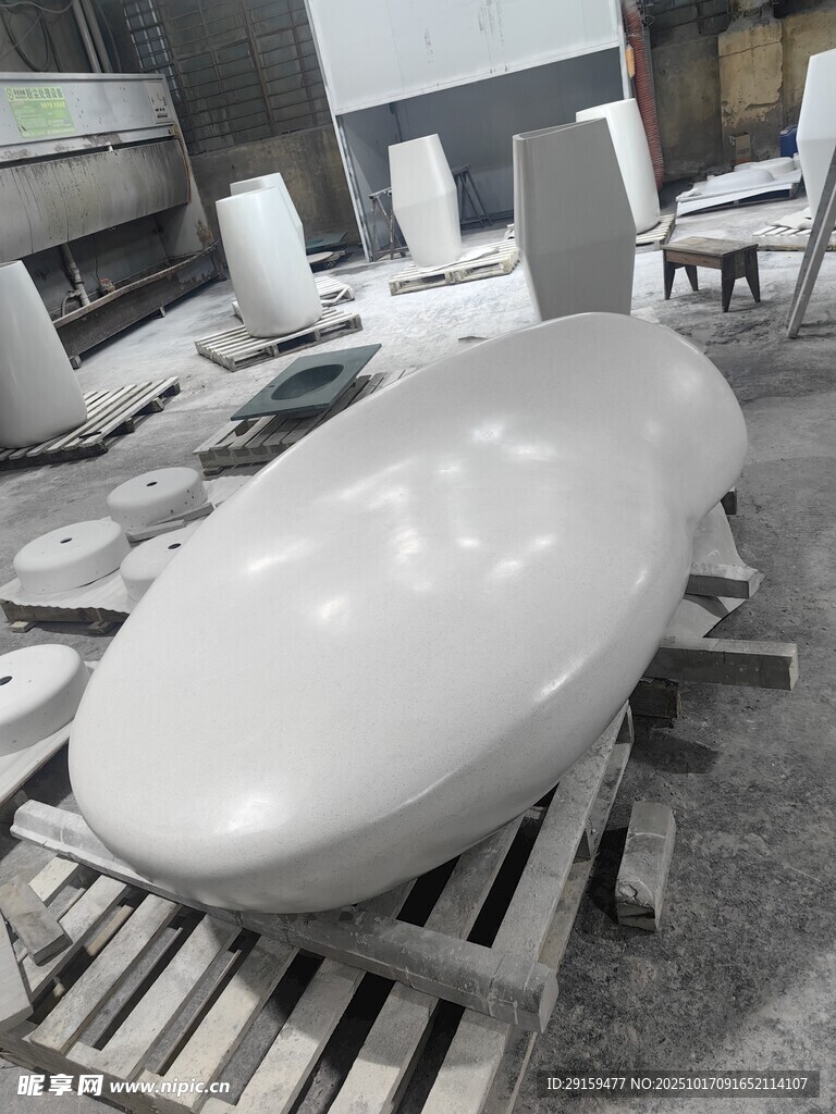 陶瓷制品在工厂的制作场景