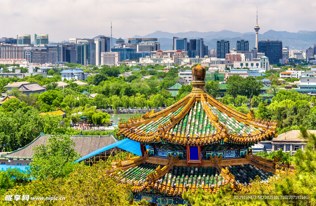 中式古亭与现代城市景观