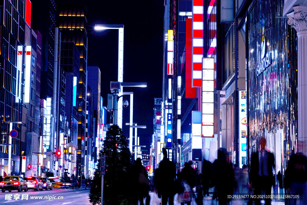 都市夜晚繁华街道行人景