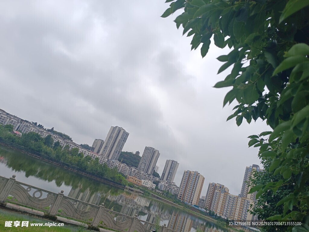 城市河畔风景