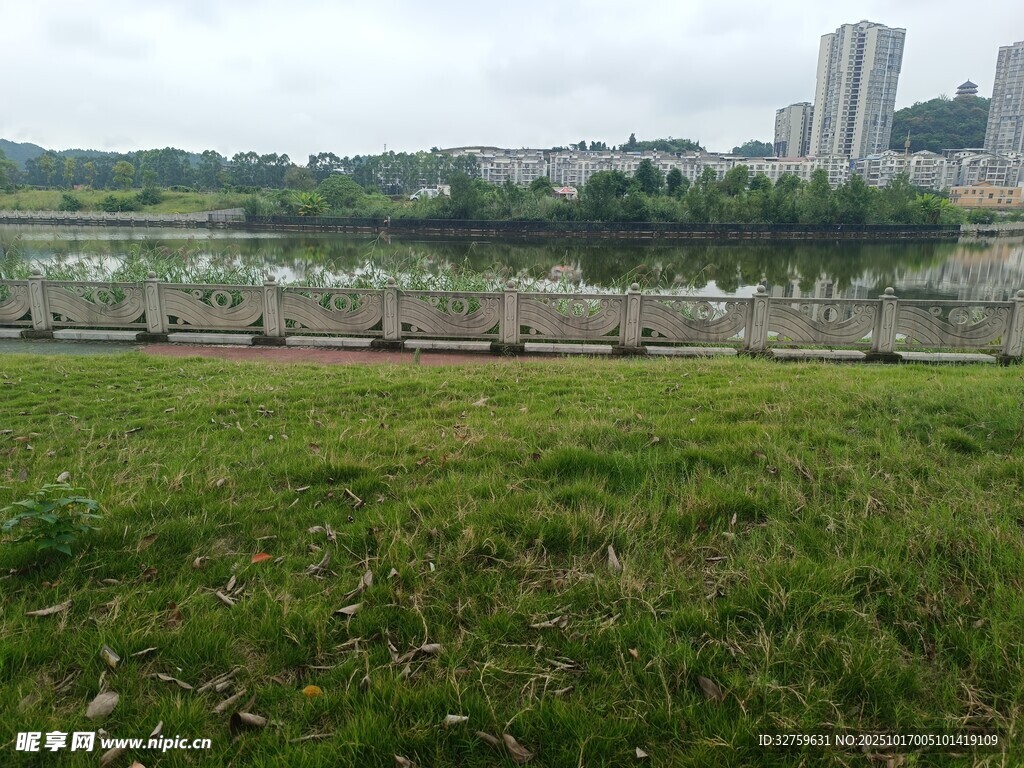 城市河畔绿地景观