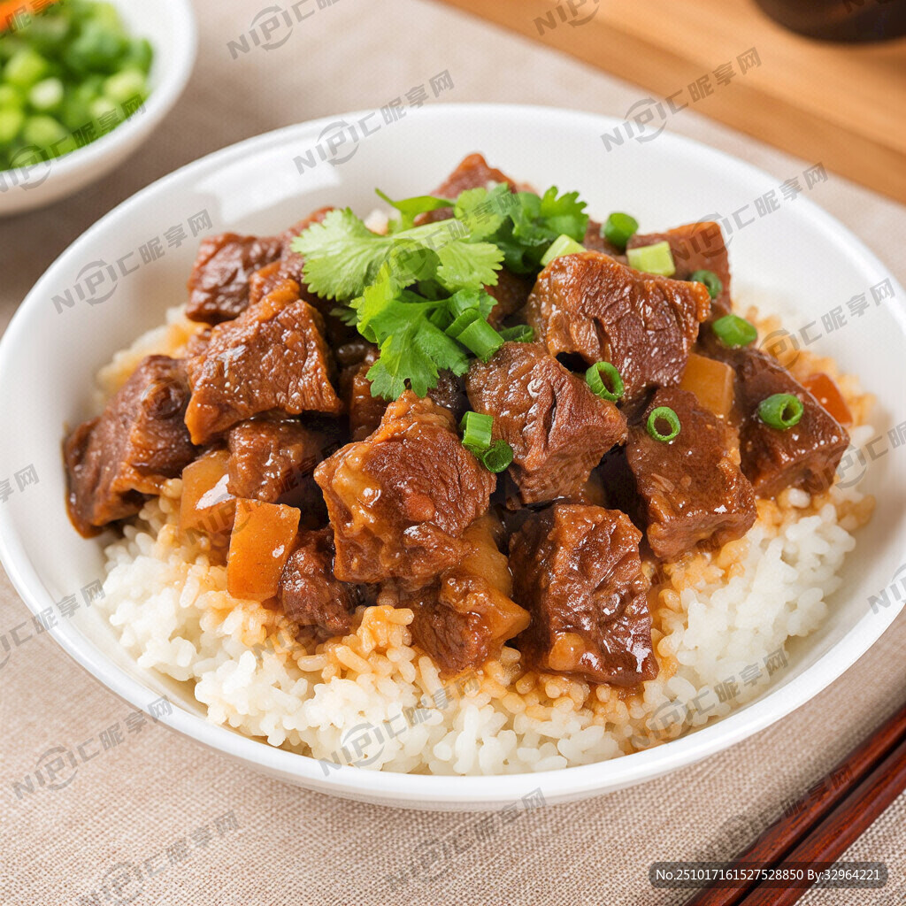 一碗红烧牛腩饭
