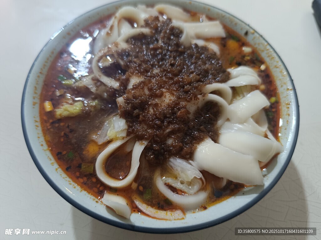 香辣肉酱米线