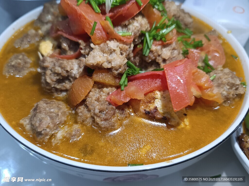 番茄炖排骨美食诱人