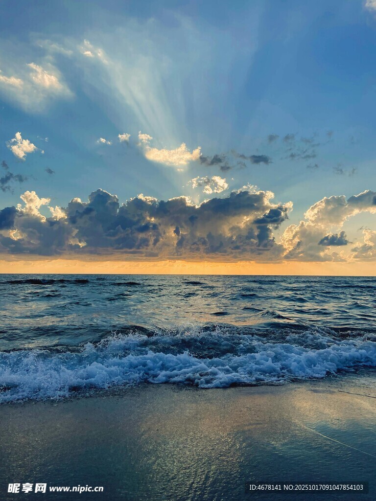 海边日出美景海浪与霞光