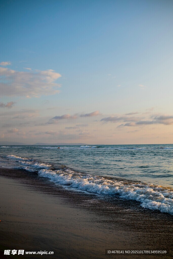 海边日落时分的美丽景象