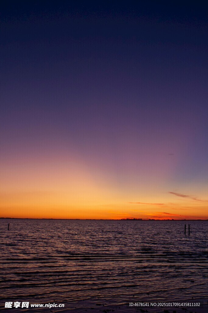 海边绚丽的日落美景