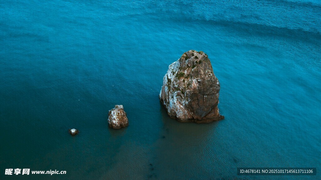 海中孤石