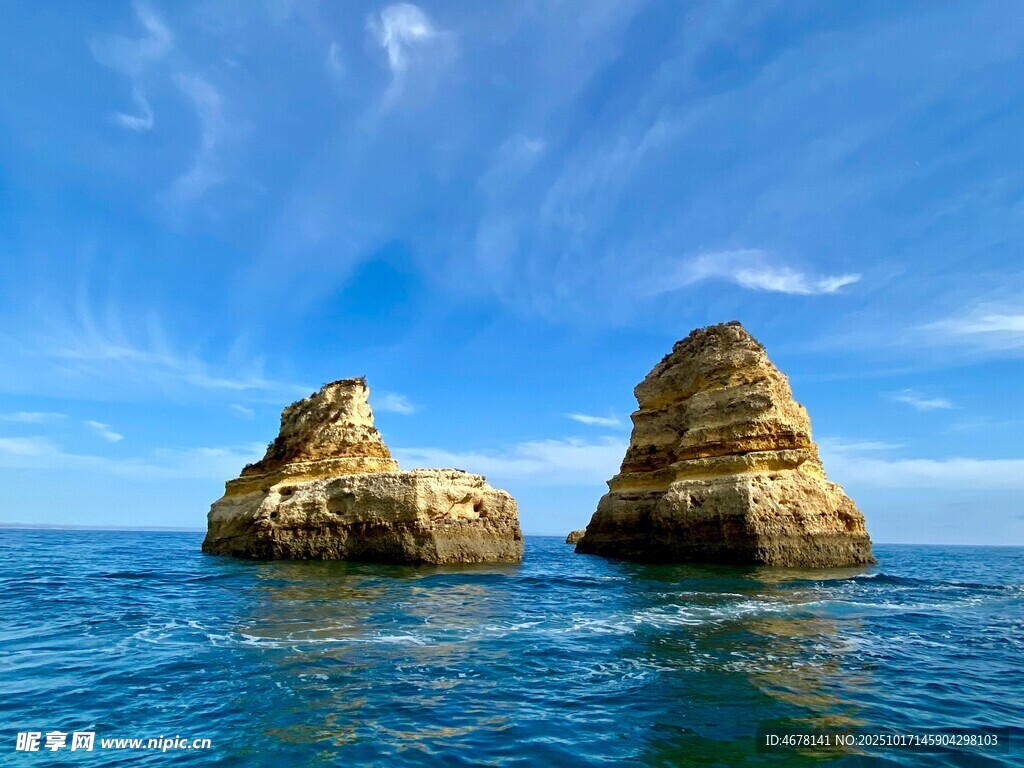 海上双岩蓝天碧海美景