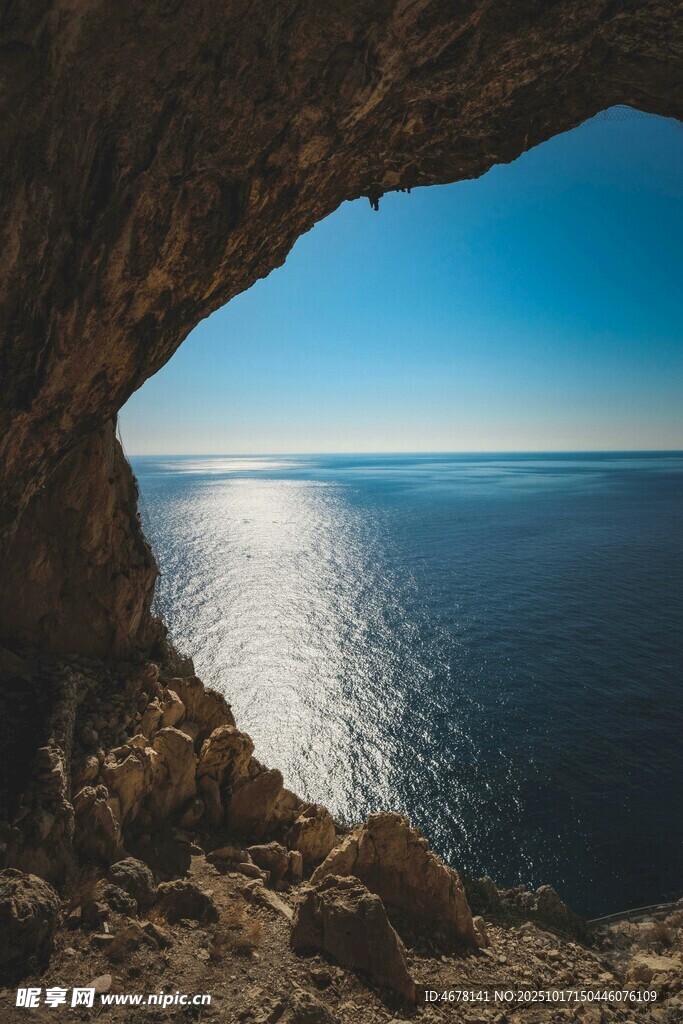 洞穴望海美景