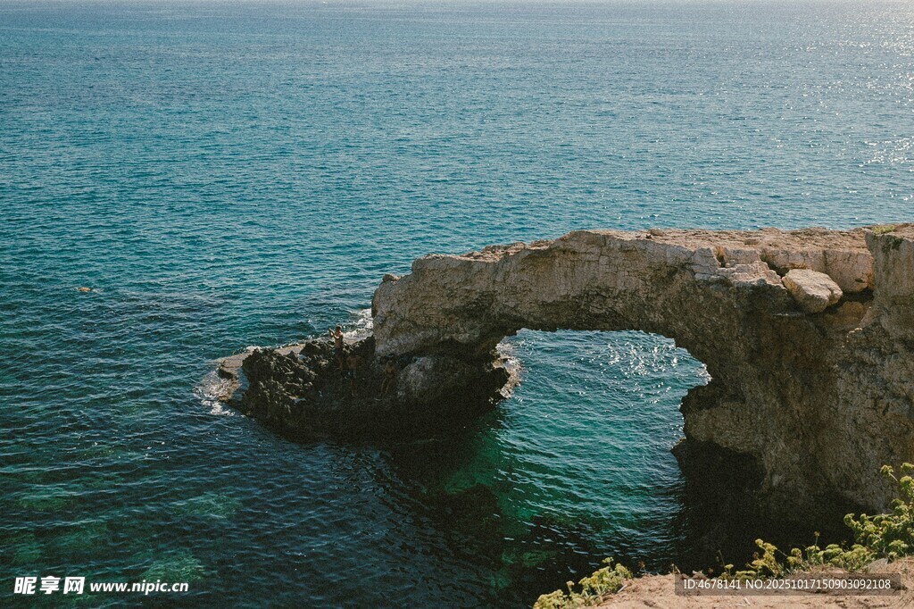海上石拱桥景观