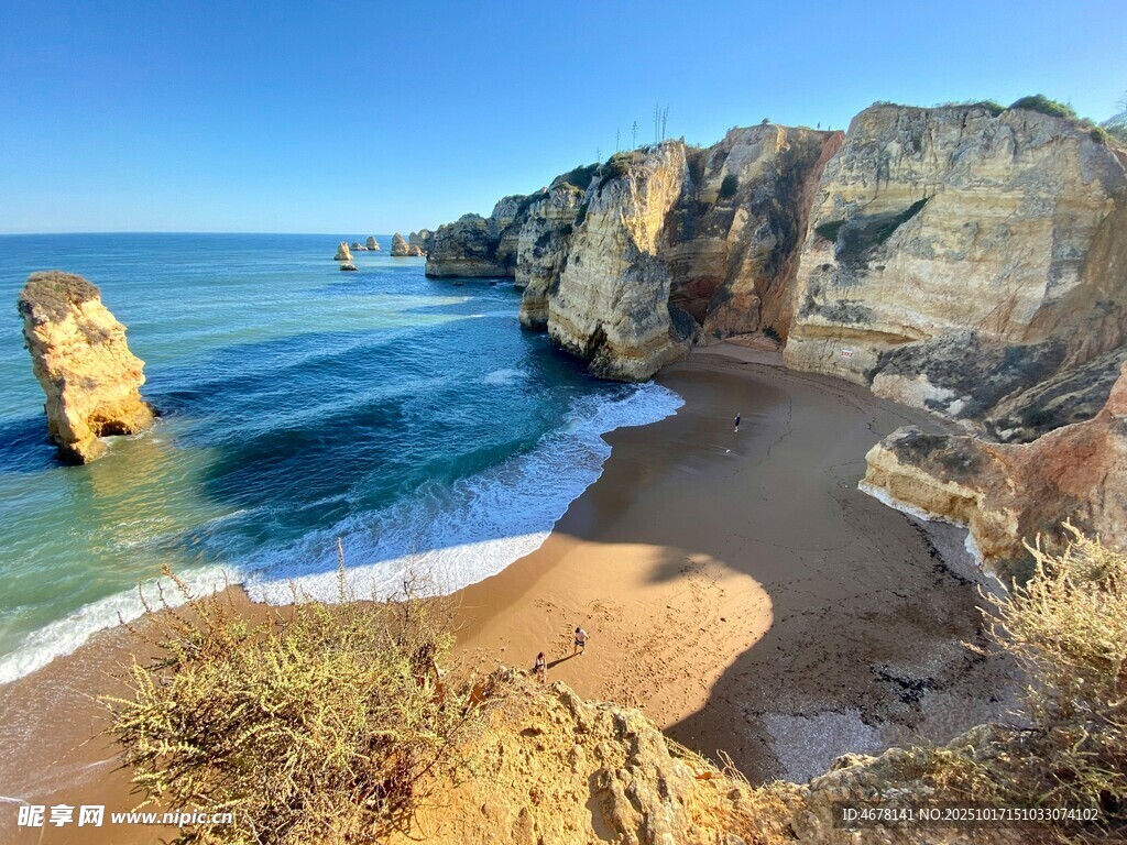 美丽海岸风光岩石与海浪
