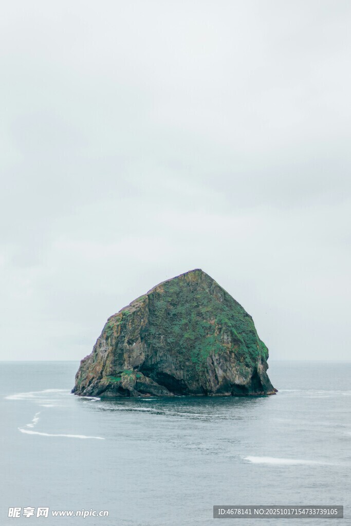 海中孤岩