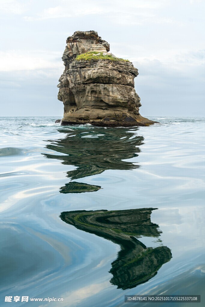 海中孤岩