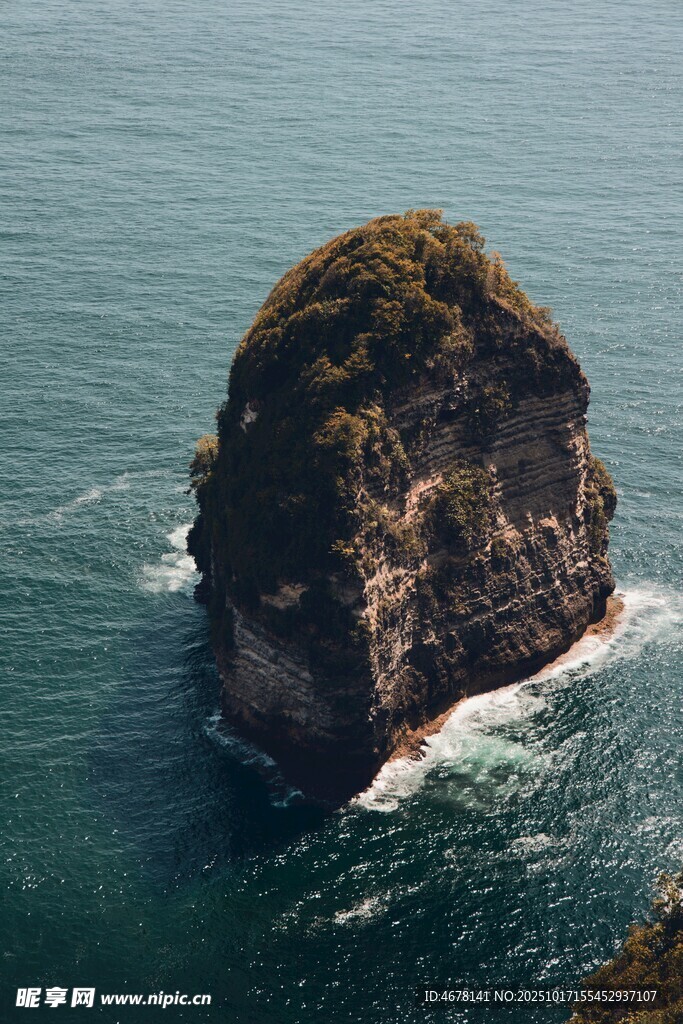 海中孤岩