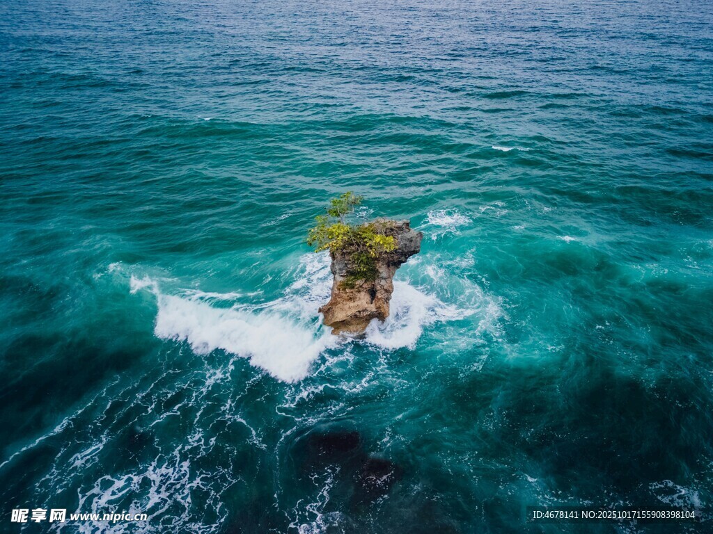 海上冲浪者乘风破浪