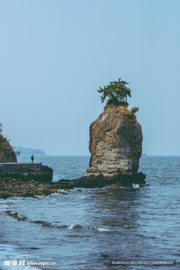 海边孤岩景观