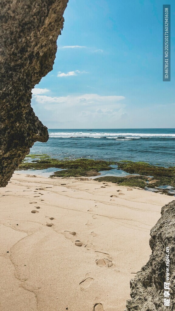 海边沙滩岩石风景画面