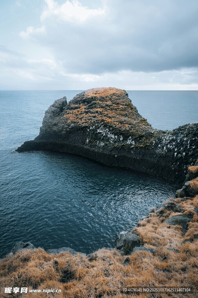 海边孤岩风景