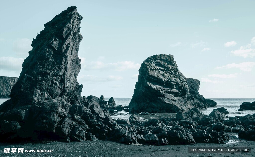 海边嶙峋礁石景观
