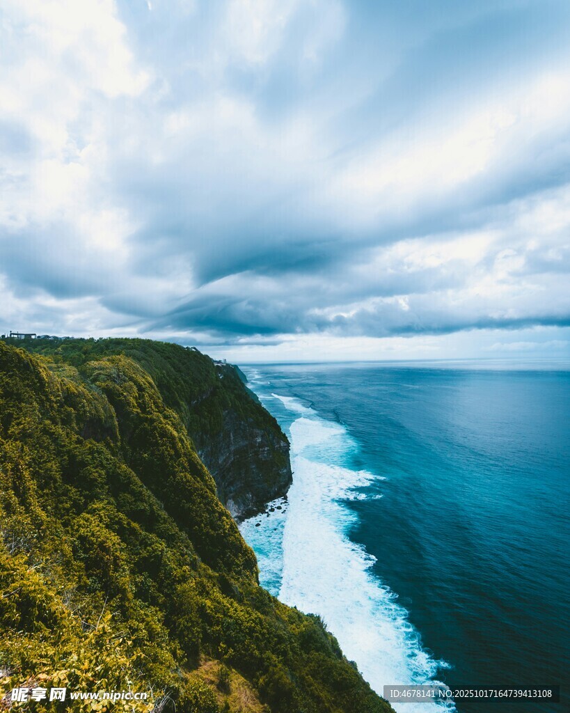 壮丽海岸悬崖与辽阔海洋
