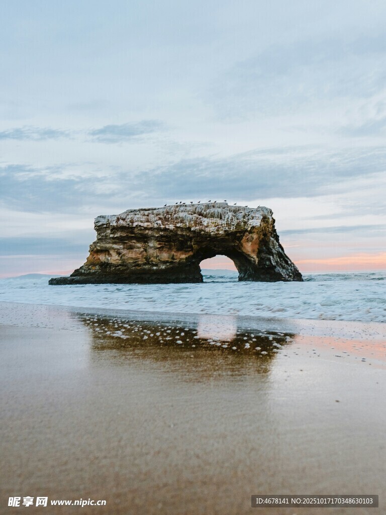 海边拱形岩石绝美风景