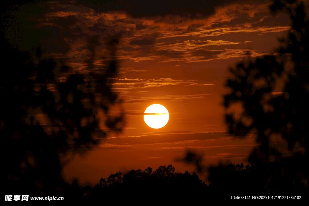 夕阳西下的静谧景象