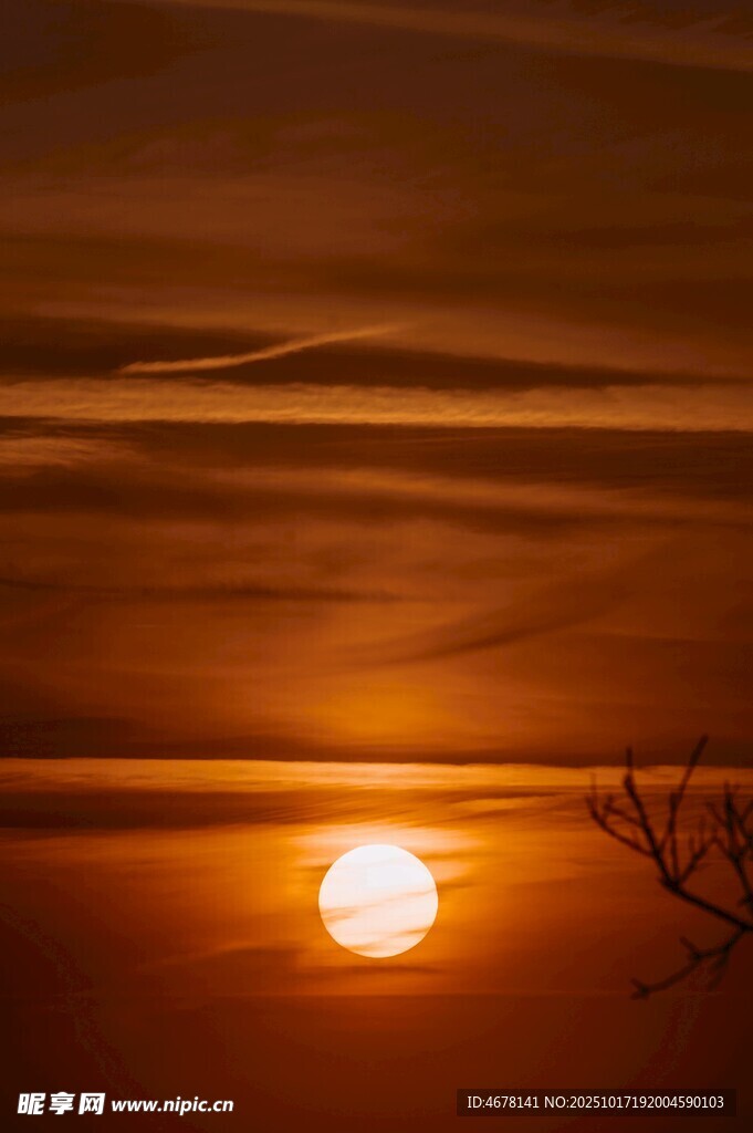 夕阳西下的美丽天际