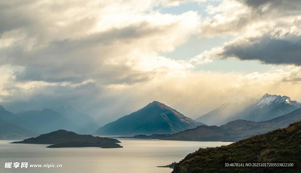 日落时分的山海美景