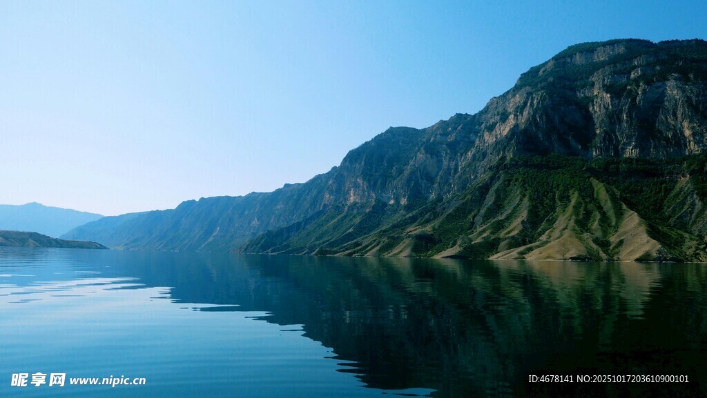 宁静山水湖景