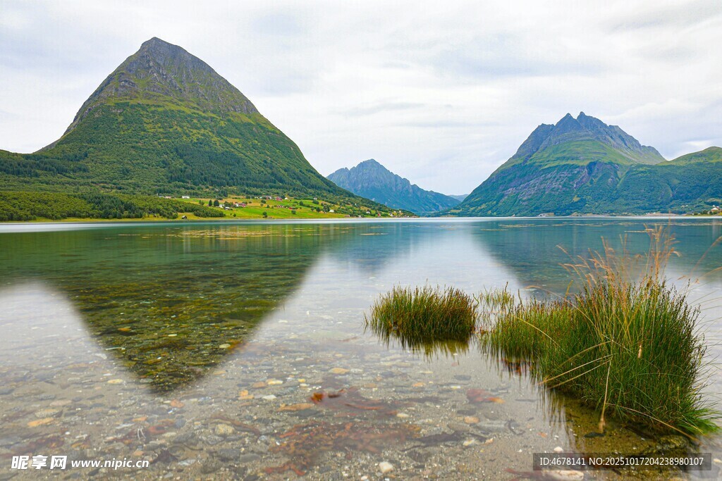 宁静山水间的美丽湖景