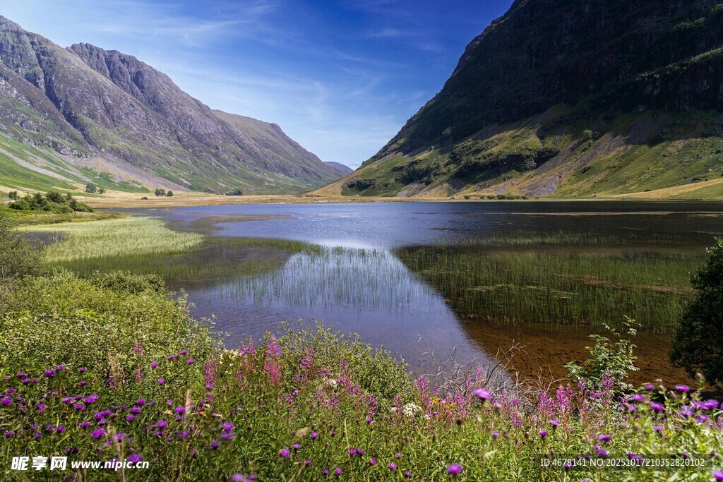 山间湖畔美景