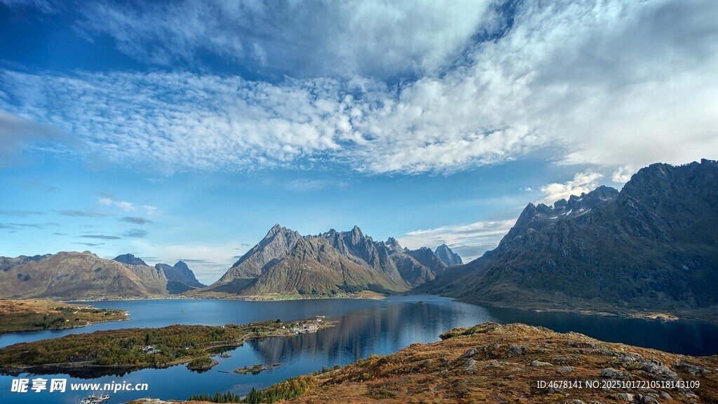 壮丽山水间的绝美湖景