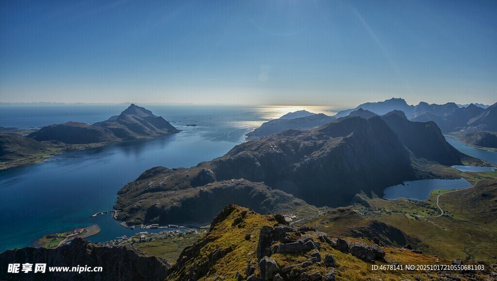 高山湖泊壮丽自然景观