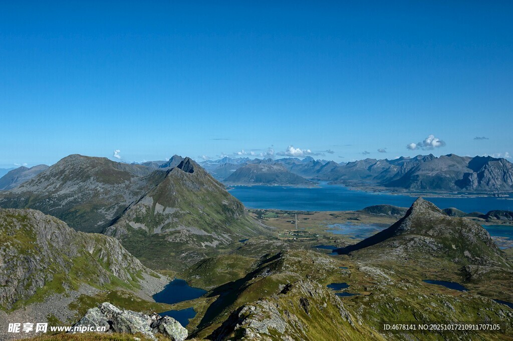 壮美山间湖泊与辽阔海景