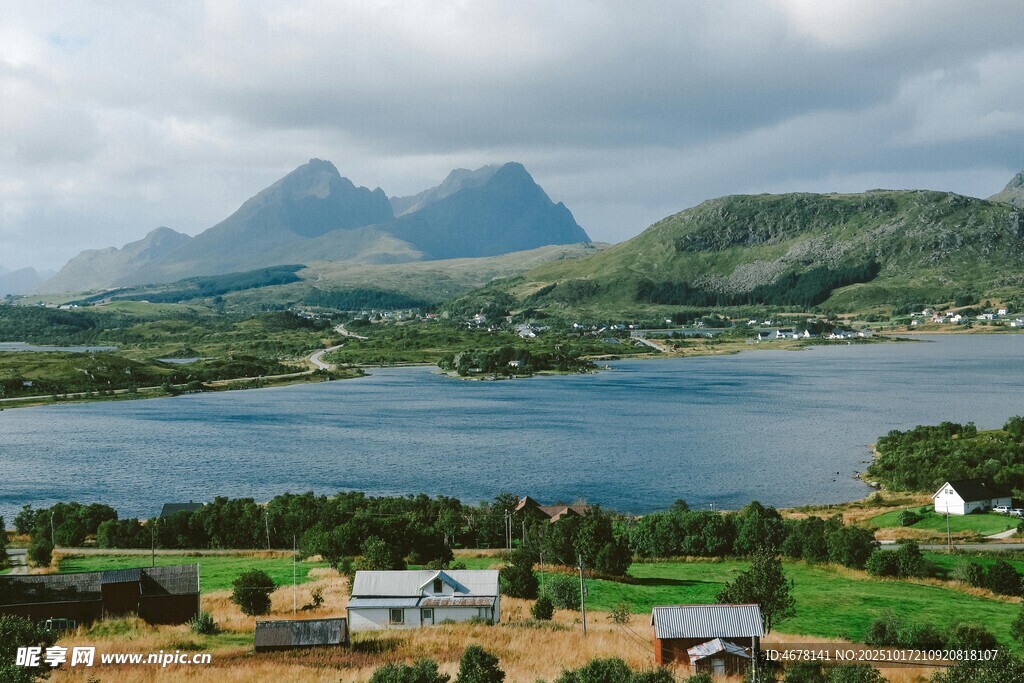 北欧田园湖景风光